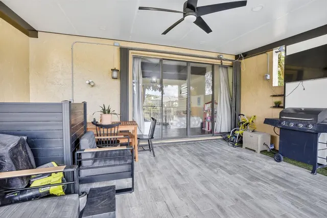 $395,000 | 721 East Coco Plum Circle, Unit 5, Plantation, FL 33324