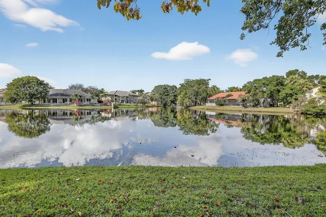 $395,000 | 721 East Coco Plum Circle, Unit 5, Plantation, FL 33324