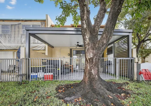 $395,000 | 721 East Coco Plum Circle, Unit 5, Plantation, FL 33324