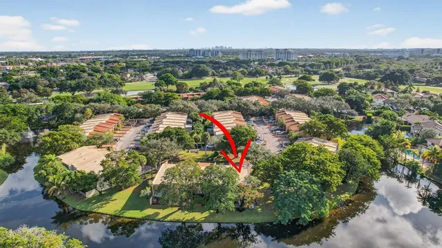 $395,000 | 721 East Coco Plum Circle, Unit 5, Plantation, FL 33324