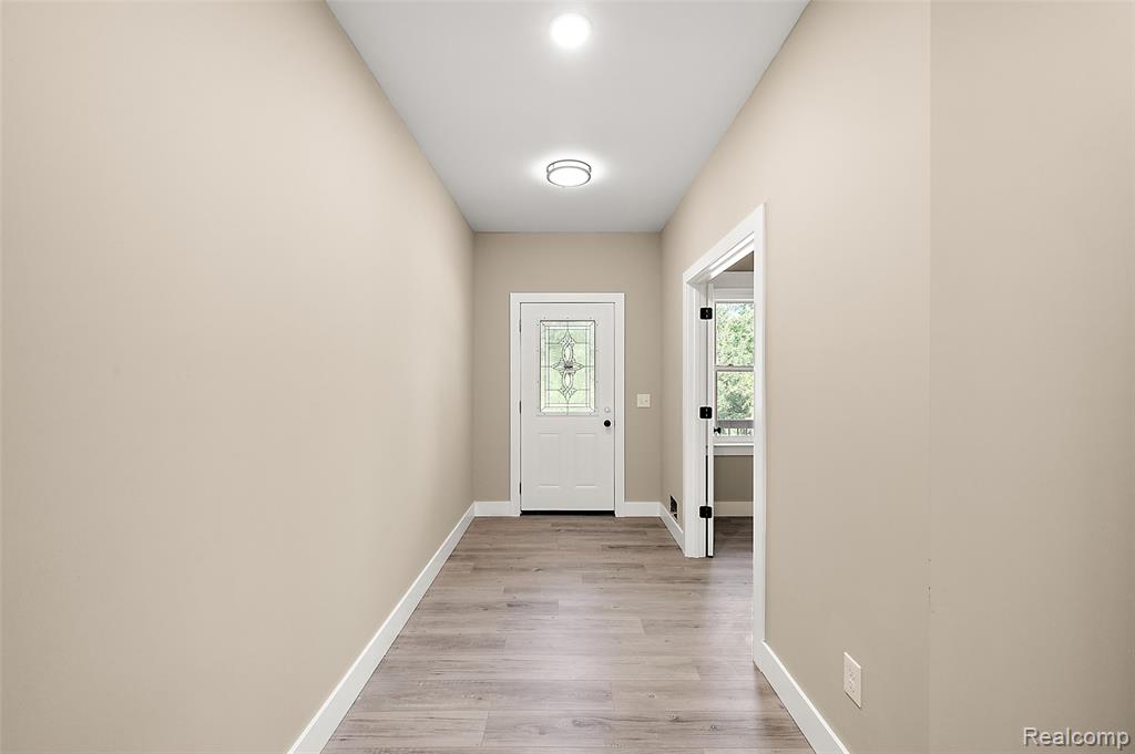 9355 Andersonville Road Clarkston, MI 48346 - Photo 13 of 57