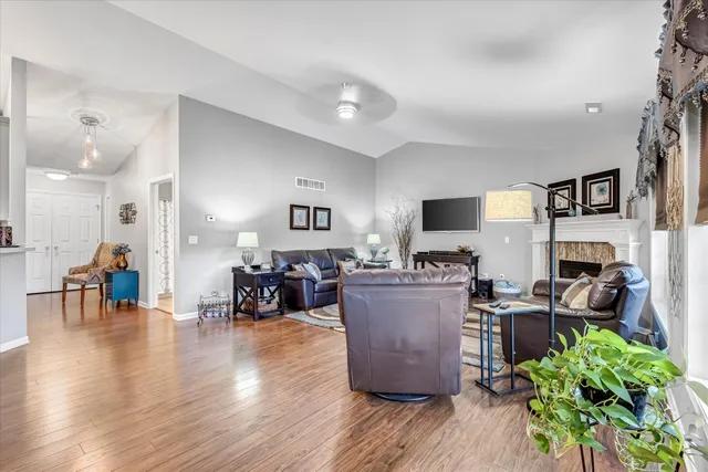 $349,900 | 1203 Woodbury Commons, Unit D, Waukesha, WI 53189