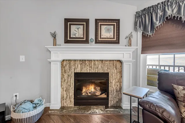 $349,900 | 1203 Woodbury Commons, Unit D, Waukesha, WI 53189