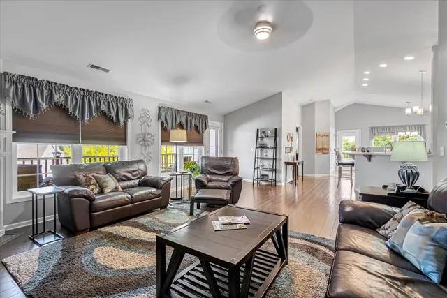 $349,900 | 1203 Woodbury Commons, Unit D, Waukesha, WI 53189