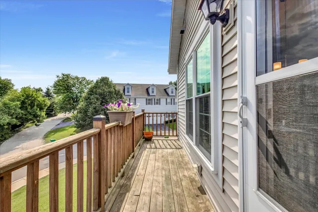 $349,900 | 1203 Woodbury Commons, Unit D, Waukesha, WI 53189