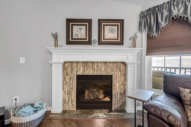 $349,900 | 1203 Woodbury Commons, Unit D, Waukesha, WI 53189