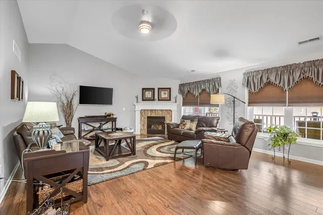 $349,900 | 1203 Woodbury Commons, Unit D, Waukesha, WI 53189