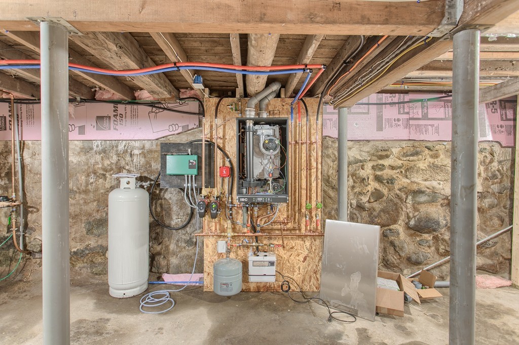 18 South Martin Road Amesbury, MA 01913 - Photo 25 of 30 a view of a room with gym equipment