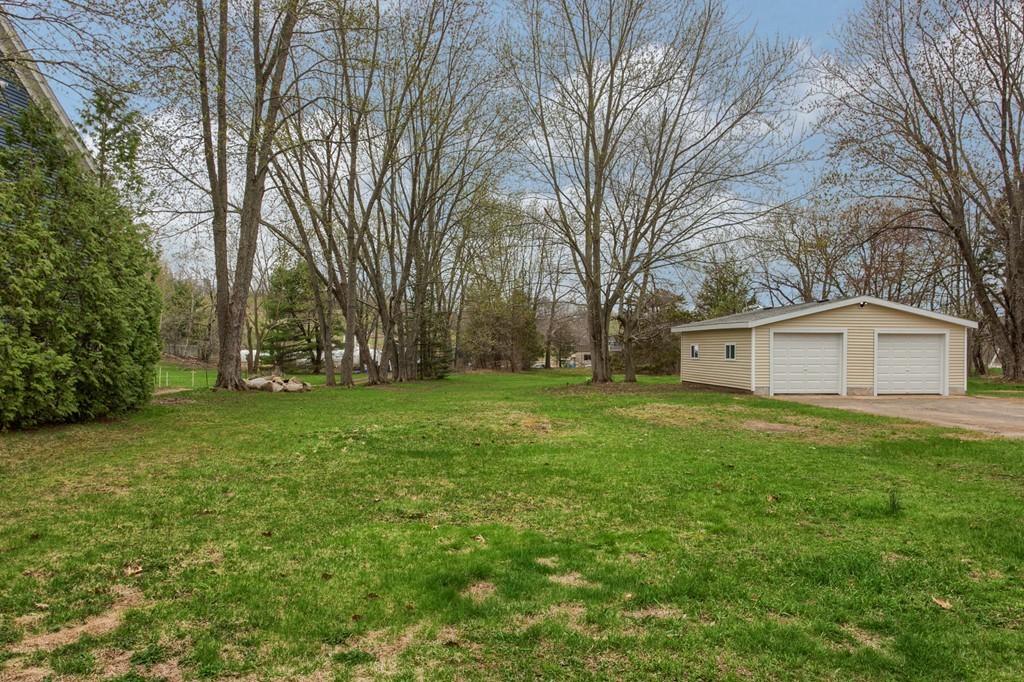 18 South Martin Road Amesbury, MA 01913 - Photo 29 of 30 a view of a yard with a house