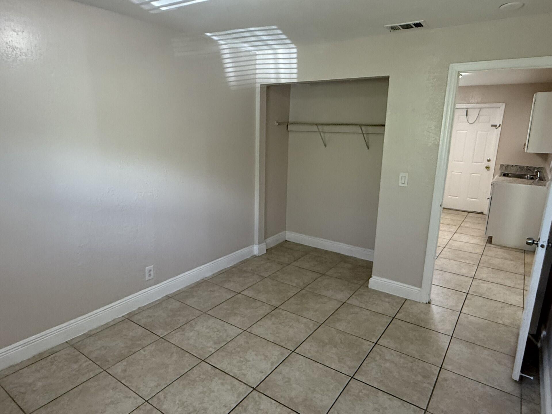 2830 Avenue South, Unit B3 Riviera Beach, FL 33404 - Photo 4 of 8 Bedroom 1 Closet