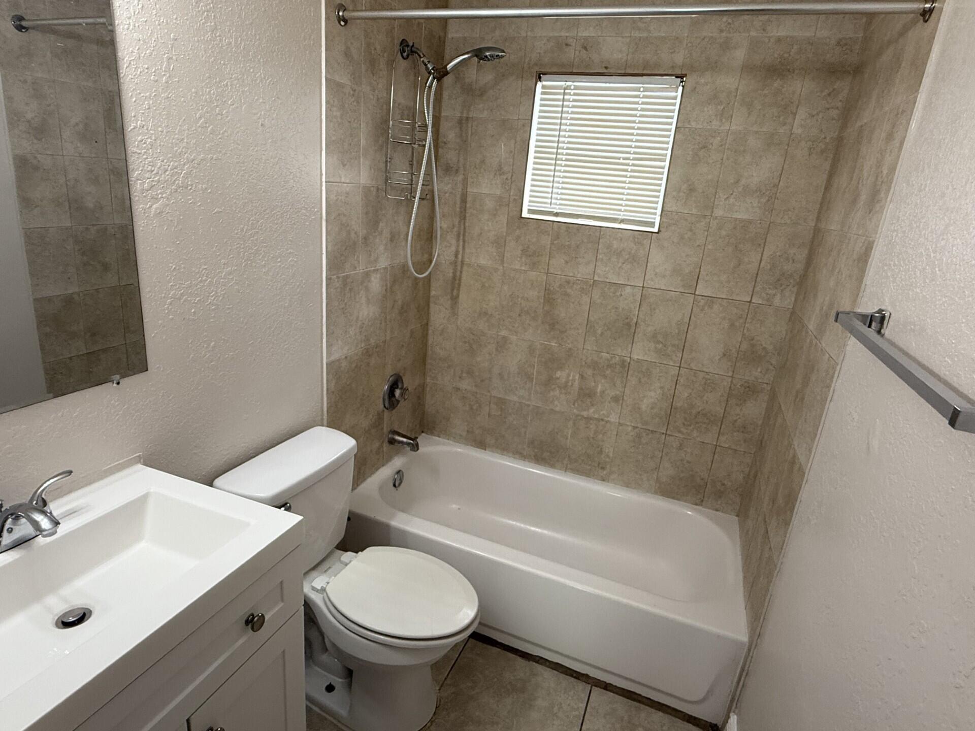 2830 Avenue South, Unit B3 Riviera Beach, FL 33404 - Photo 7 of 8 Bathroom