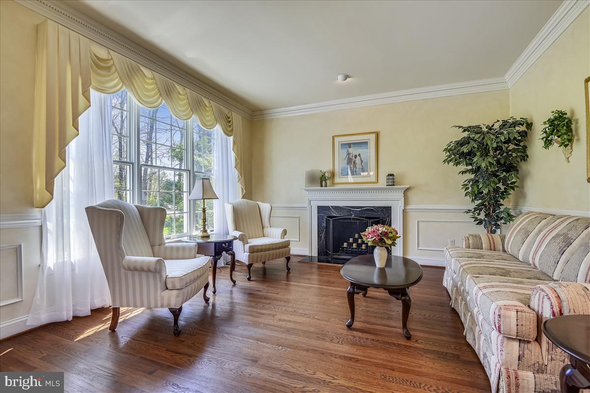 14408 Katie Road Phoenix, MD 21131 - Photo 7 of 53 Living Room