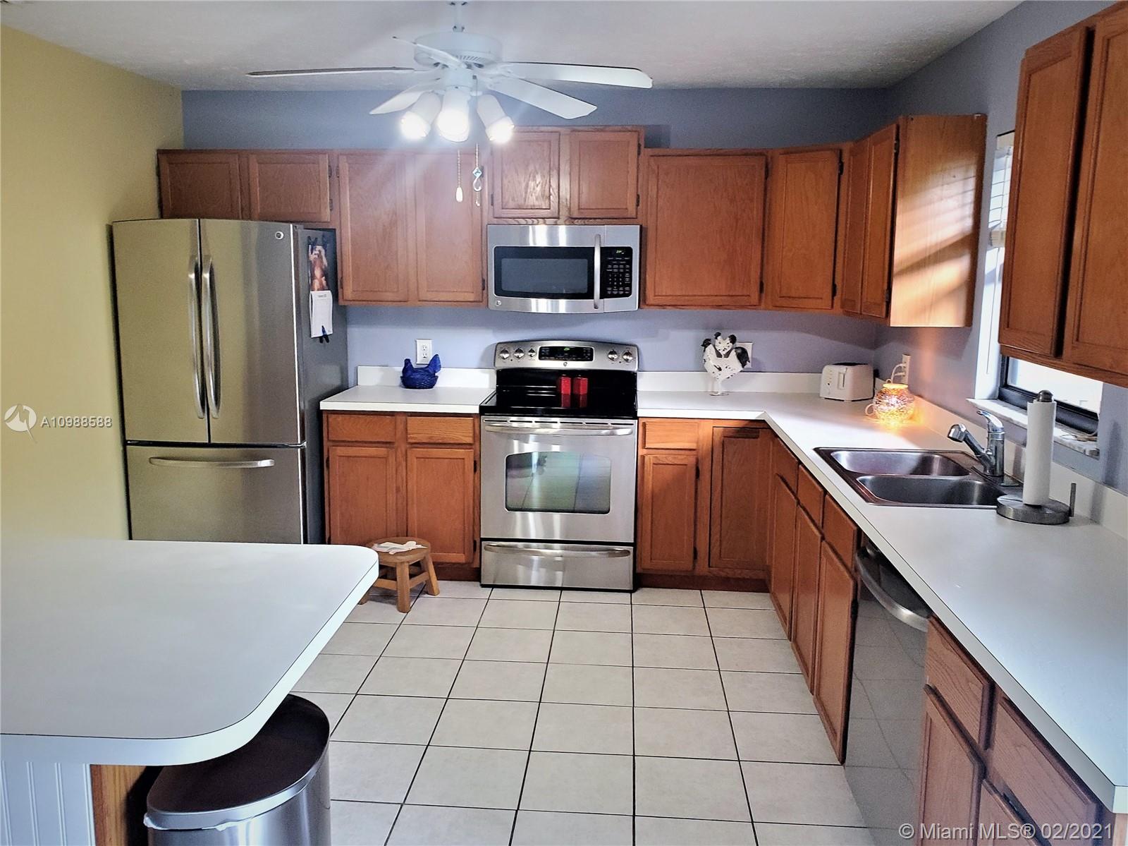 3726 Southeast Middle Street Stuart, FL 34997 - Photo 14 of 48 Gallery Image 14