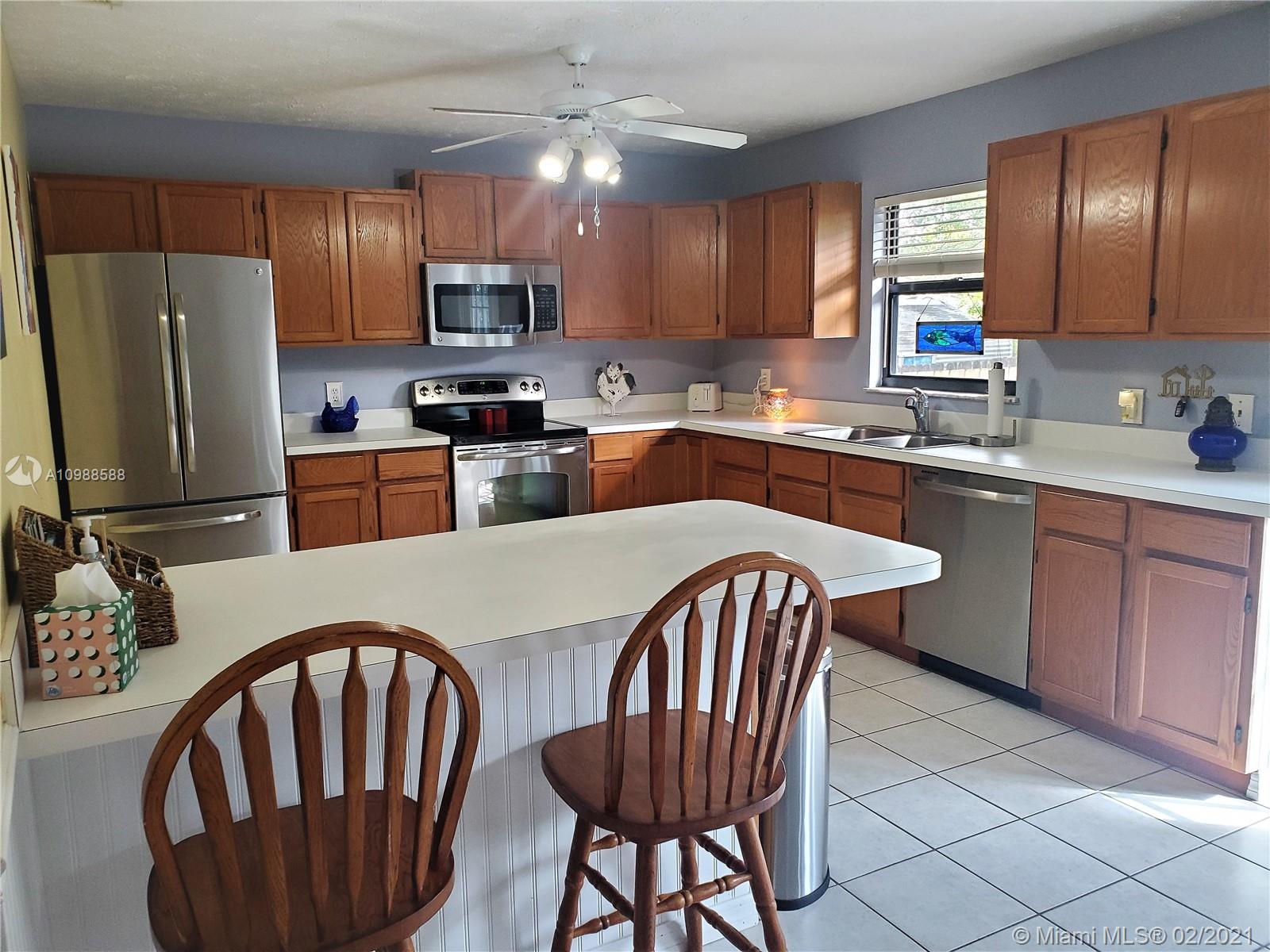 3726 Southeast Middle Street Stuart, FL 34997 - Photo 15 of 48 Gallery Image 15