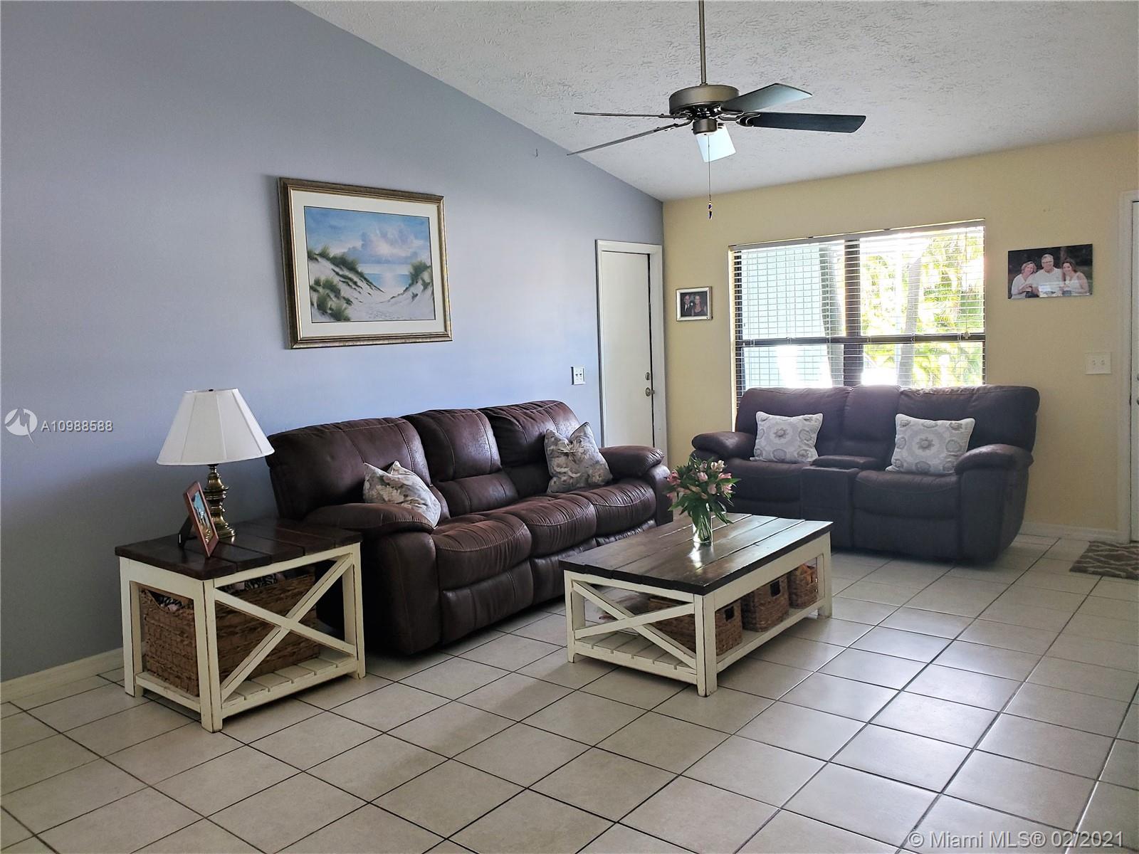 3726 Southeast Middle Street Stuart, FL 34997 - Photo 4 of 48 Gallery Image 4