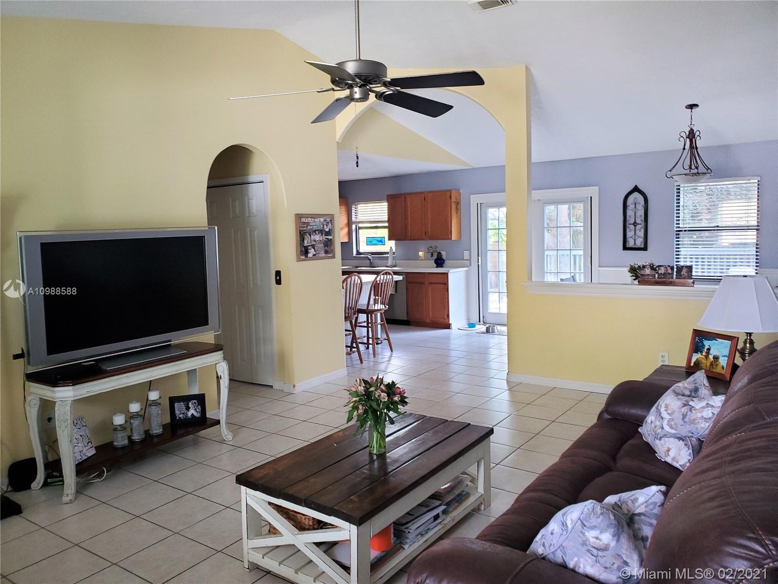 3726 Southeast Middle Street Stuart, FL 34997 - Photo 5 of 48 Gallery Image 5