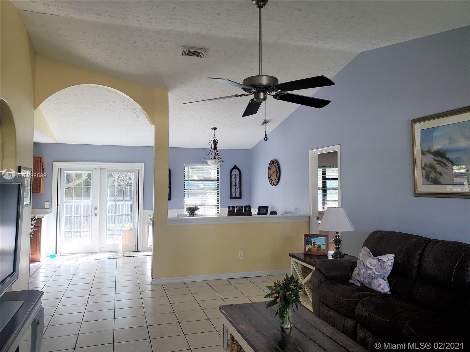 3726 Southeast Middle Street Stuart, FL 34997 - Photo 6 of 48 Gallery Image 6
