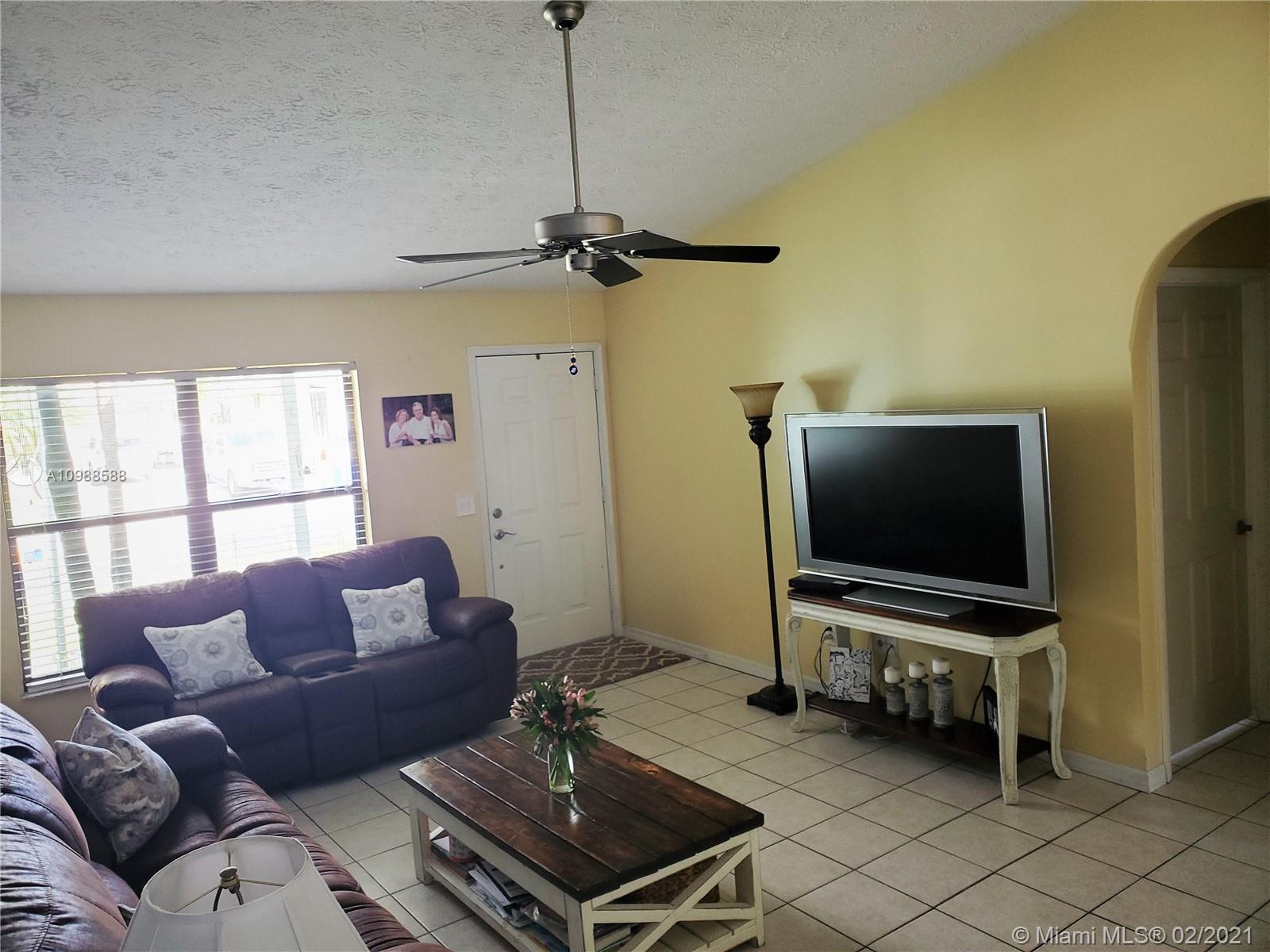 3726 Southeast Middle Street Stuart, FL 34997 - Photo 8 of 48 Gallery Image 8