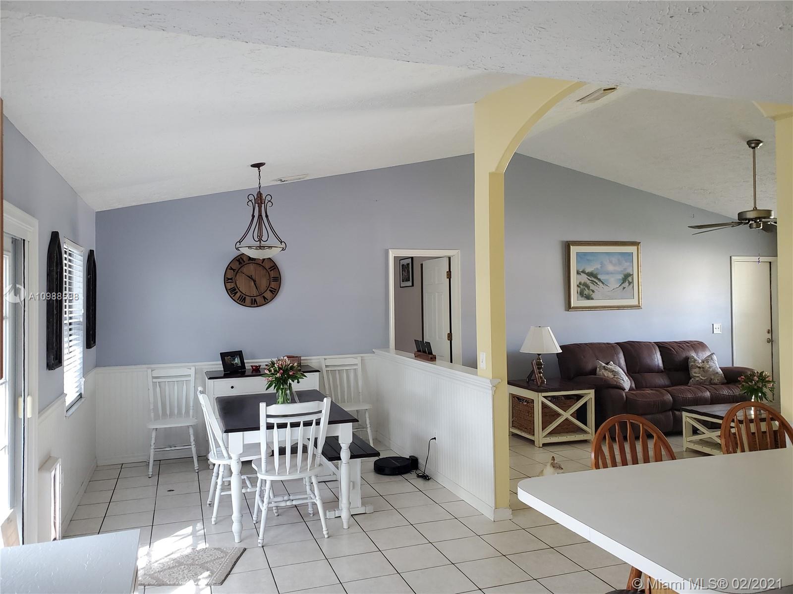 3726 Southeast Middle Street Stuart, FL 34997 - Photo 10 of 48 Gallery Image 10