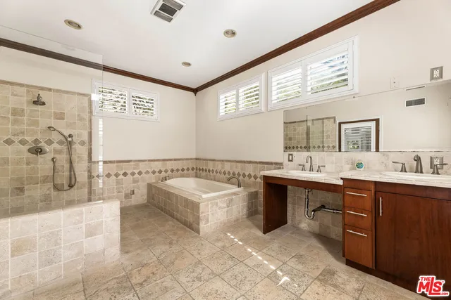 $20,000 | 3200 Oakley Drive, Los Angeles, CA 90068