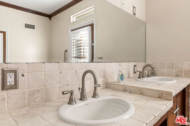 $20,000 | 3200 Oakley Drive, Los Angeles, CA 90068