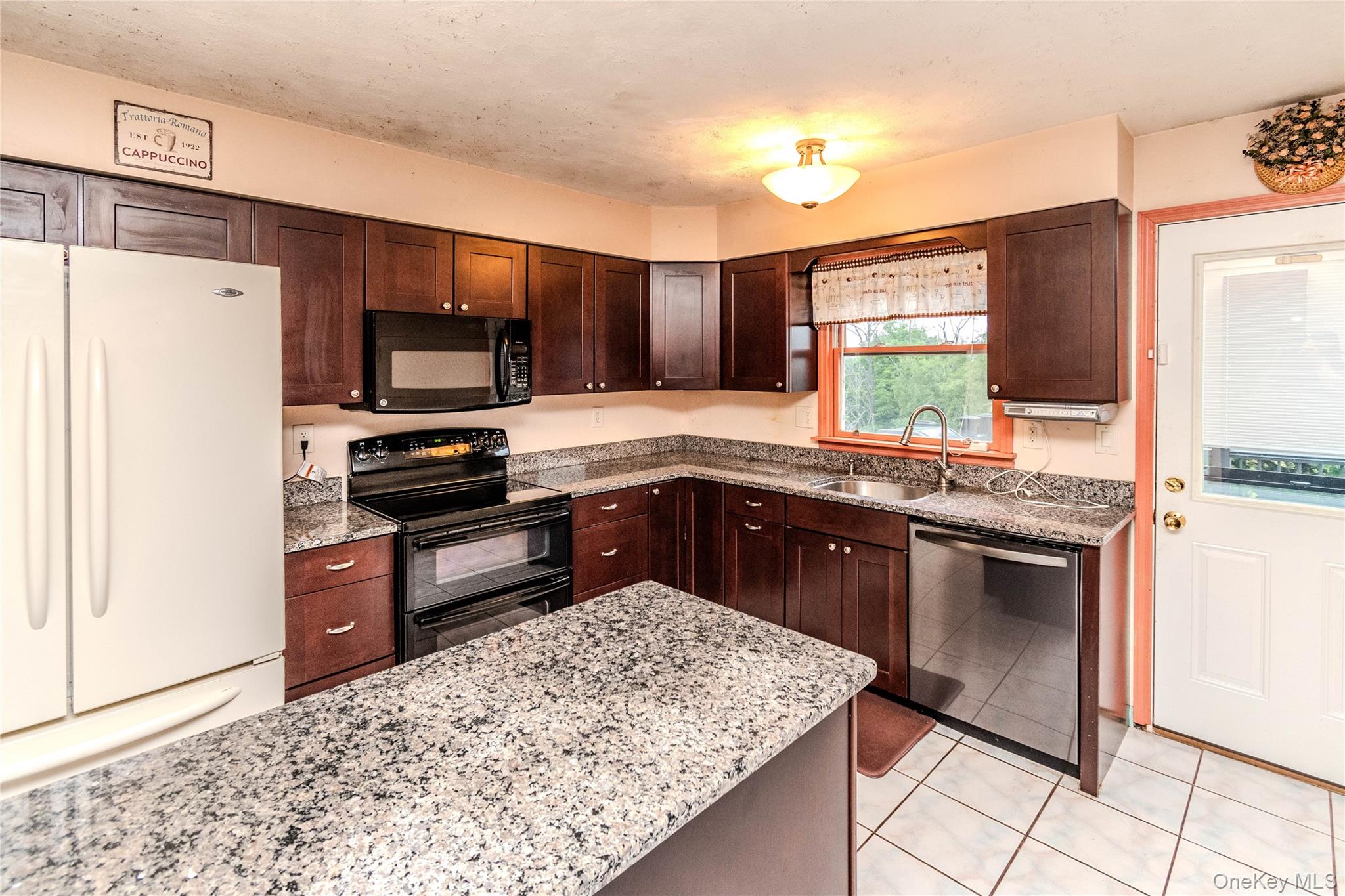 6 Bates Circle Florida, NY 10921 - Photo 21 of 50 Kitchen - Dishwasher, door to back deck
