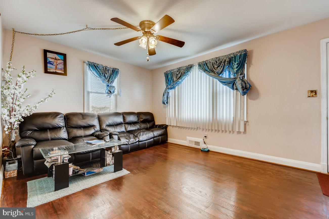 5548 Oakland Road Baltimore, MD 21227 - Photo 5 of 28 Gallery Image 5