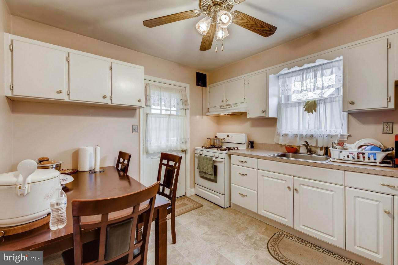 5548 Oakland Road Baltimore, MD 21227 - Photo 7 of 28 Gallery Image 7