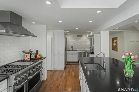 $2,895,000 | 20 Lounsbury Road, Ridgefield, CT 06877