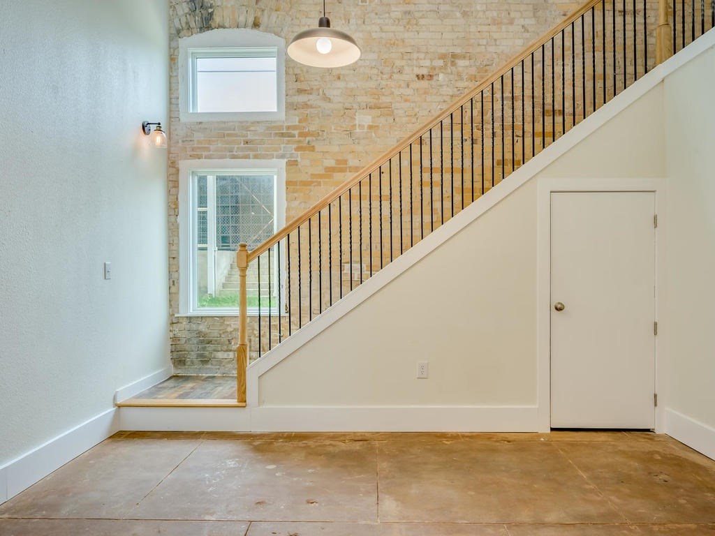 110 South Main Street, Unit 104 Elgin, TX 78621 - Photo 16 of 19 a view of entryway