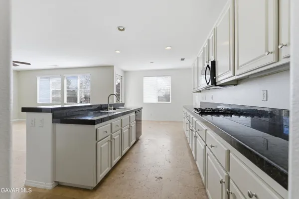 $3,600 | 3024 Tournament Drive, Palmdale, CA 93551