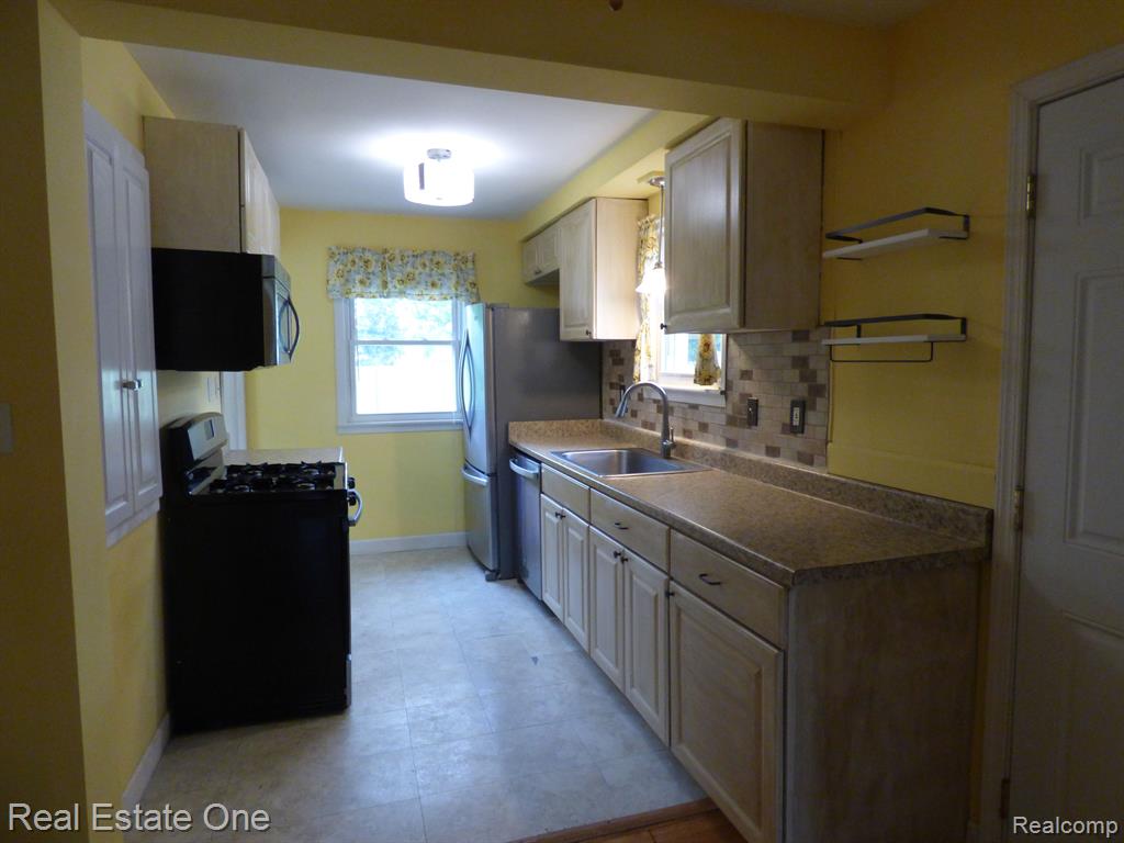 440 2nd Street South Lyon, MI 48178 - Photo 4 of 17 Gallery Image 4