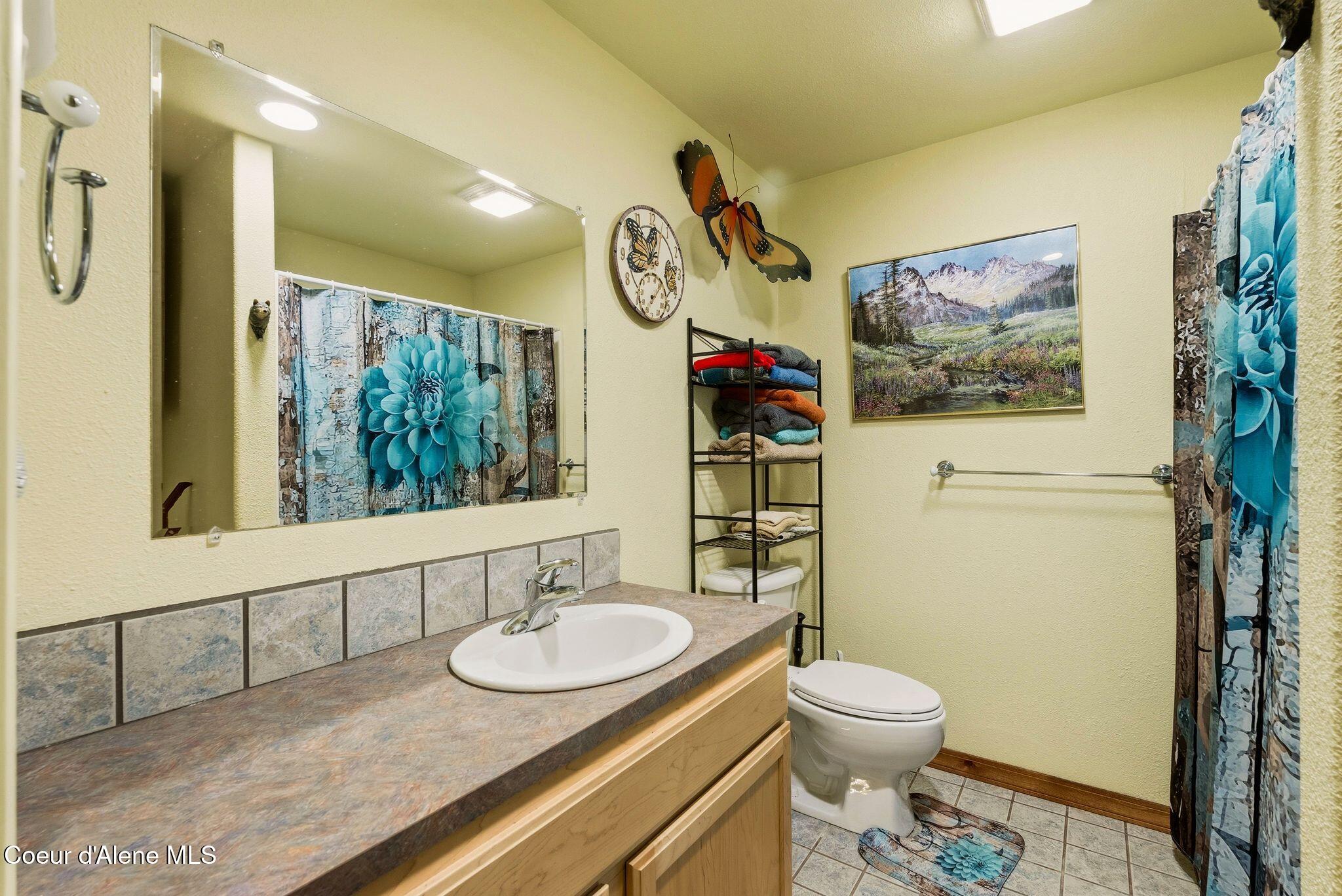 36 Gosling Point Priest River, ID 83856 - Photo 35 of 71 Downstairs full bathroom