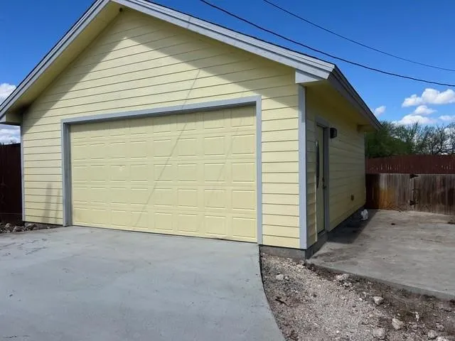 $1,850 | 5375 County Road 73A, Unit 2, Robstown, TX 78380