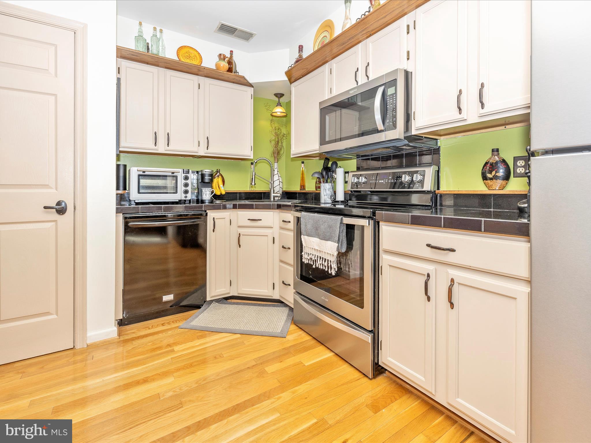 9205 Ridgefield Circle Frederick, MD 21701 - Photo 16 of 64 Kitchen