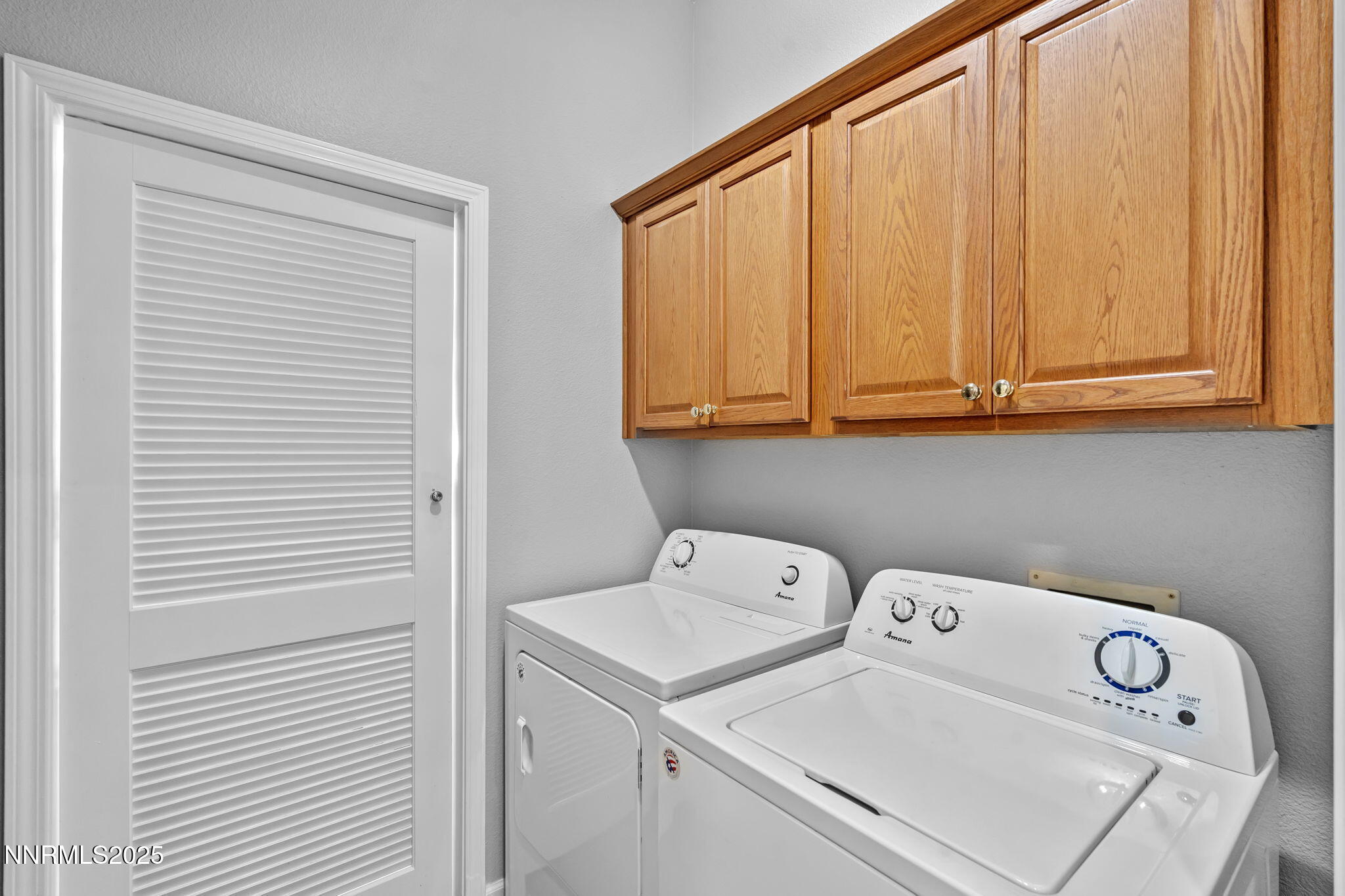 412 Sierra Leaf Circle Reno, NV 89511 - Photo 30 of 36 a utility room with dryer and washer