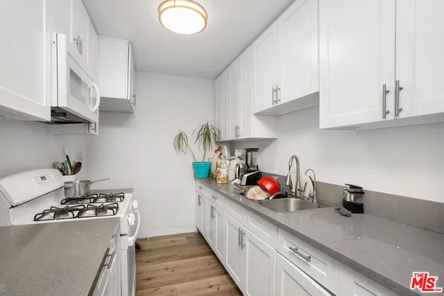 $6,200,000 | 6653 Darby Avenue, Reseda, CA 91335