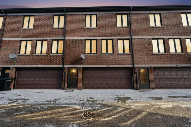 $349,900 | 3860 West 51st Street, Unit 2, Chicago, IL 60632