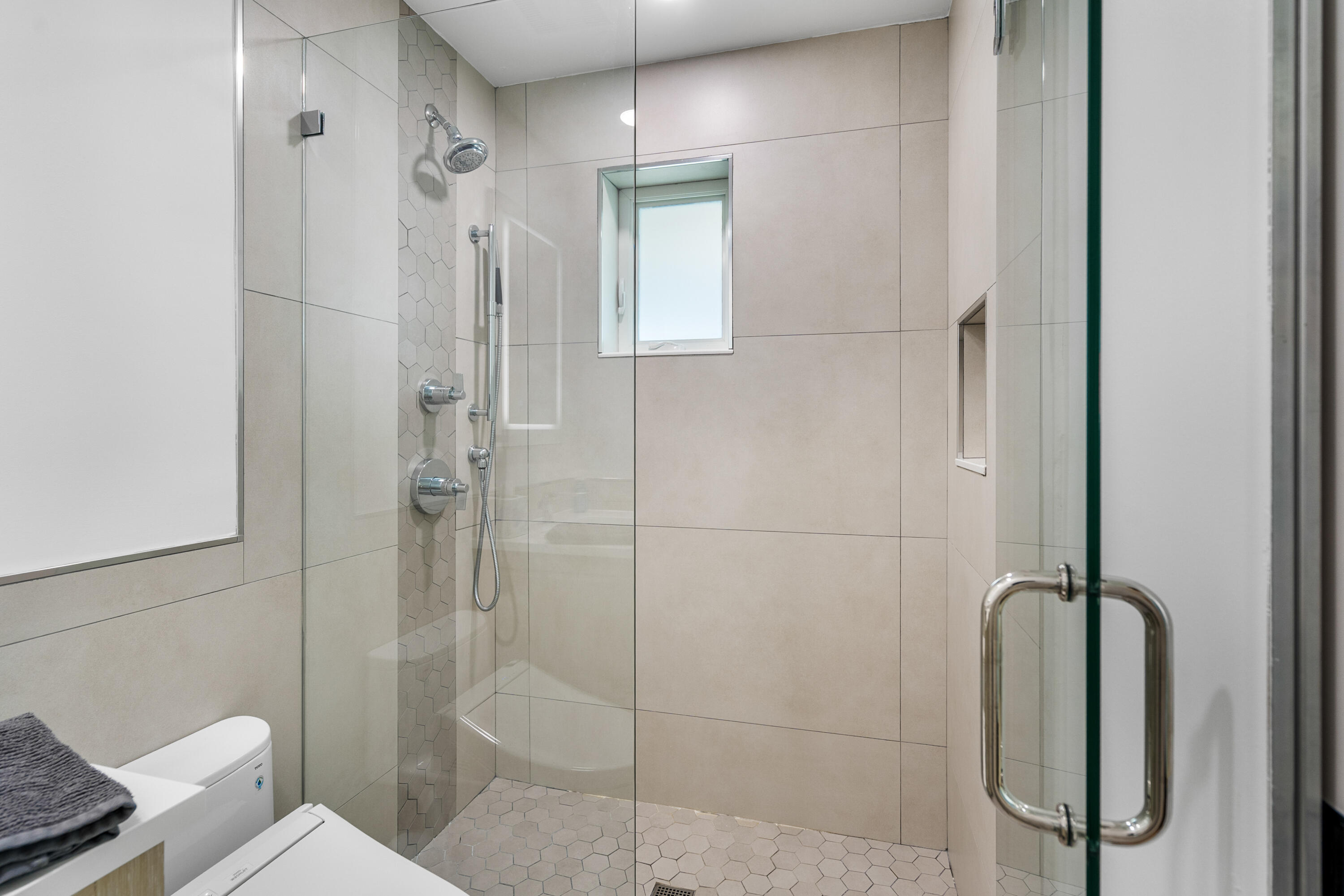 114 Spoonbill Road Tavernier, FL 33070 - Photo 16 of 43 a bathroom with a shower and toilet
