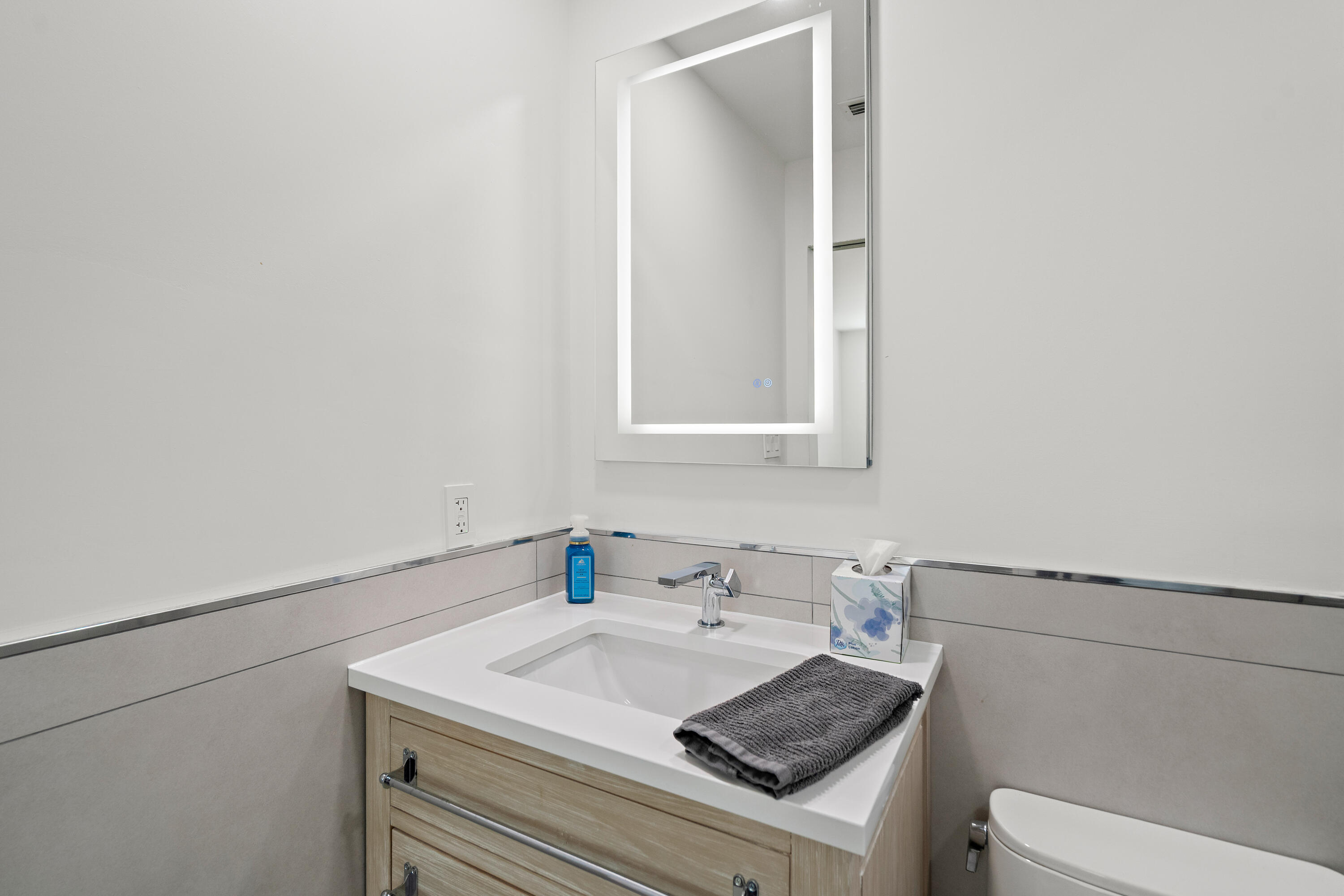 114 Spoonbill Road Tavernier, FL 33070 - Photo 17 of 43 a bathroom with a sink and a toilet