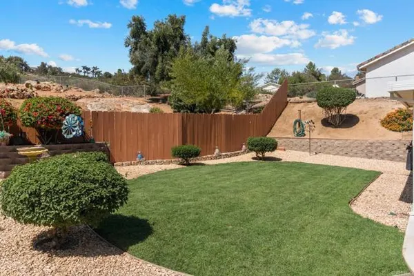 a view of backyard with tub and seating space