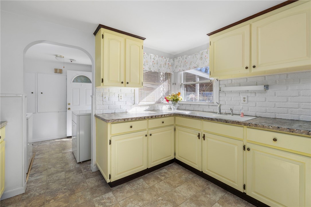 61 High View Drive Cranston, RI 02921 - Photo 21 of 48