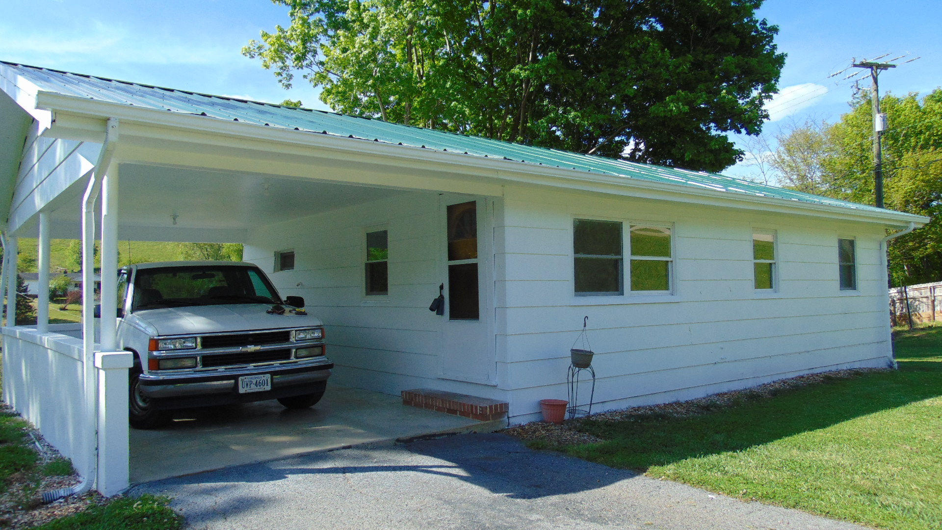 17520 Rich Valley Road Abingdon, VA 24210 - Photo 1 of 30 17520 richvalley2