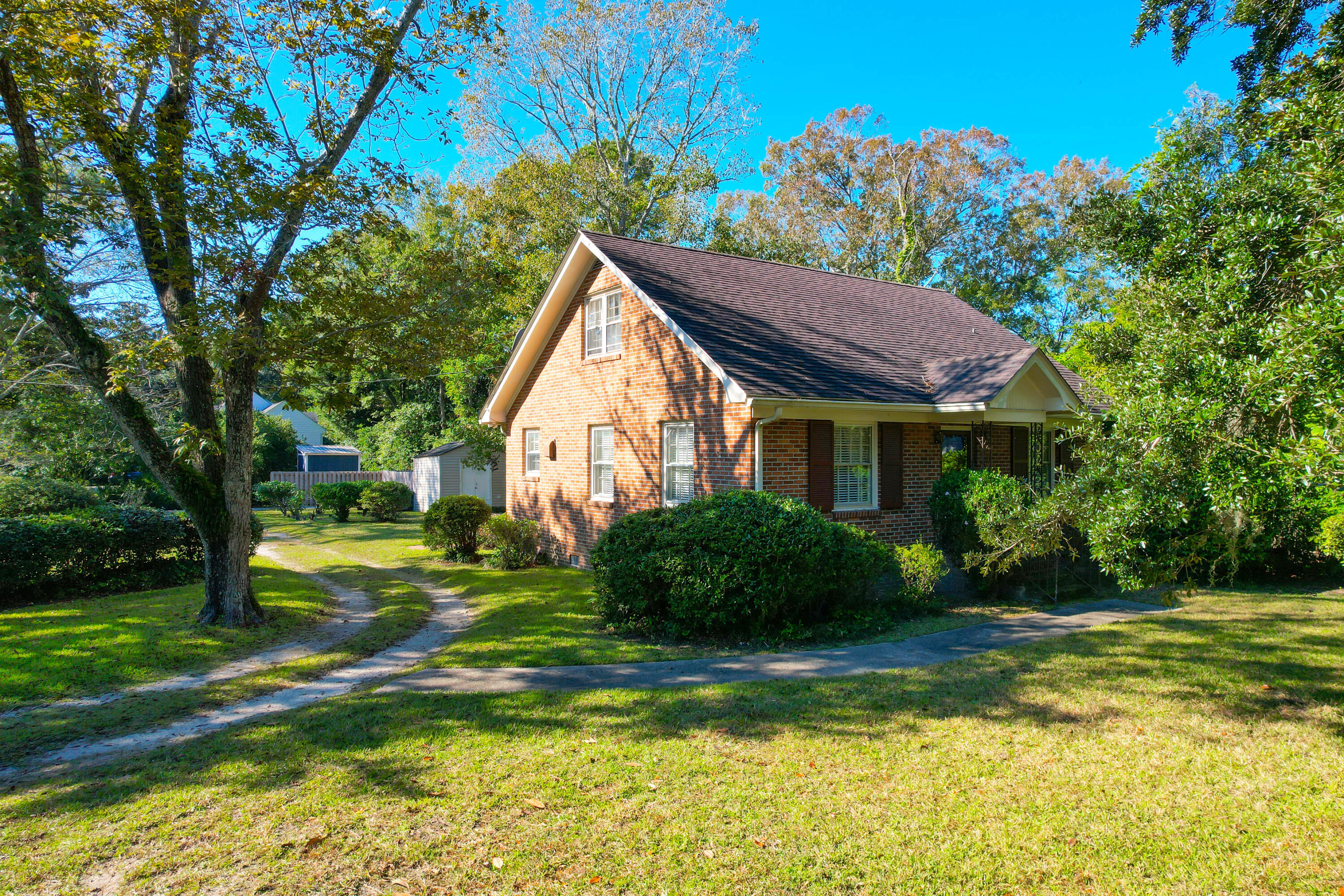 128 Folly Rd Boulevard Charleston, SC 29407 - Photo 4 of 20 Side of House