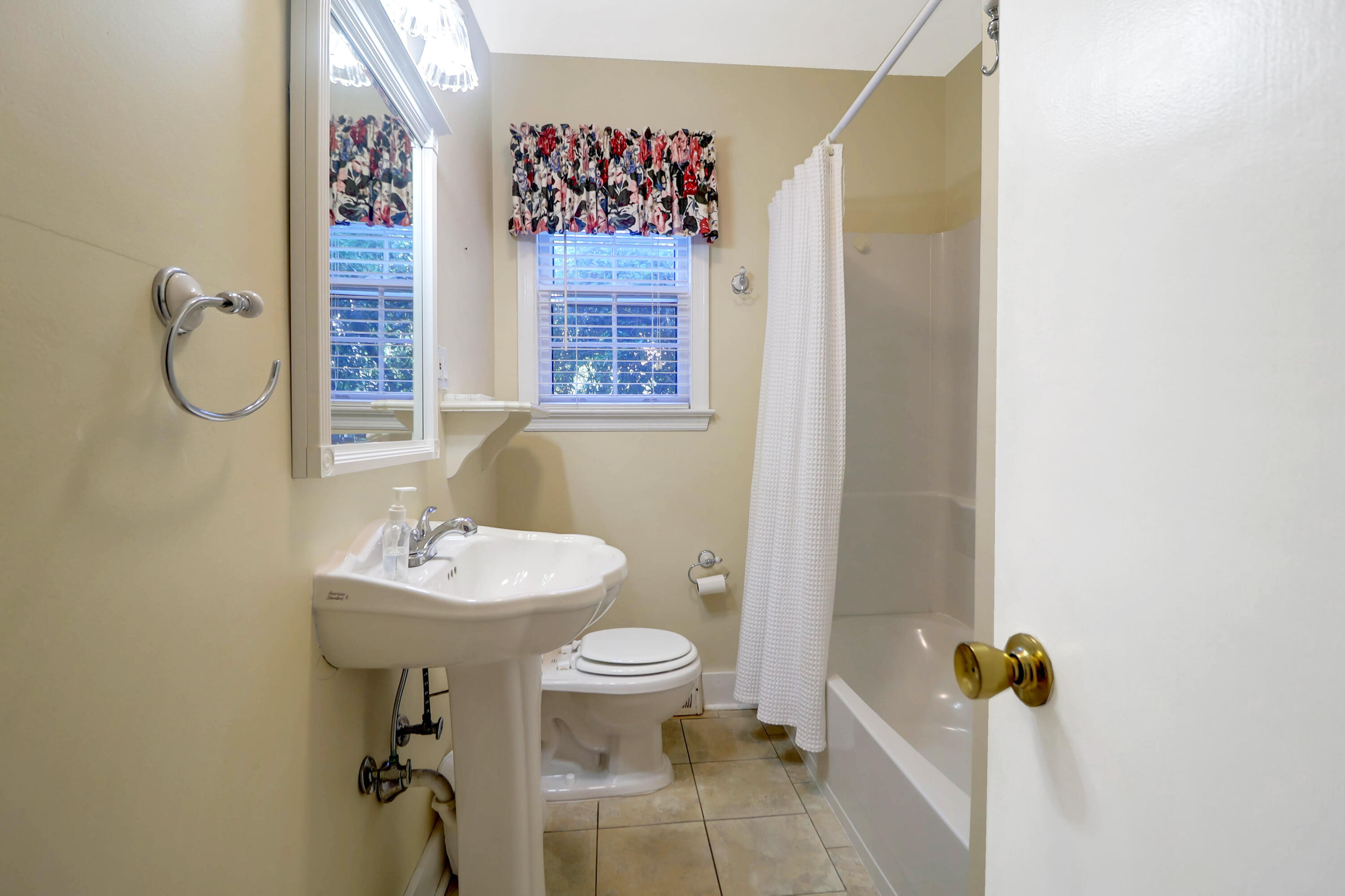 128 Folly Rd Boulevard Charleston, SC 29407 - Photo 8 of 20 Downstairs Bath