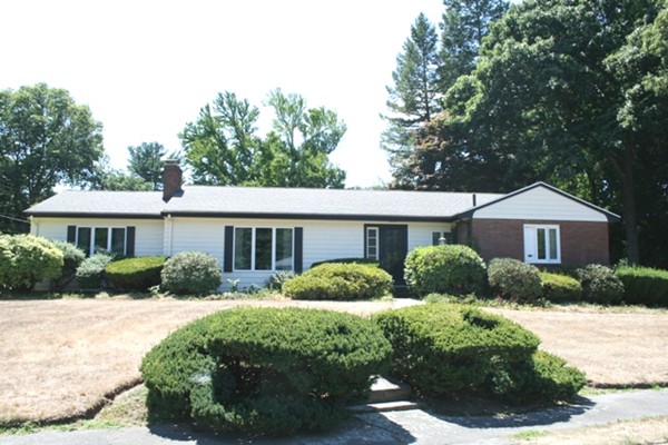4 Dunstan Road Lynnfield, MA 01940 - Photo 1 of 22 Gallery Image 1