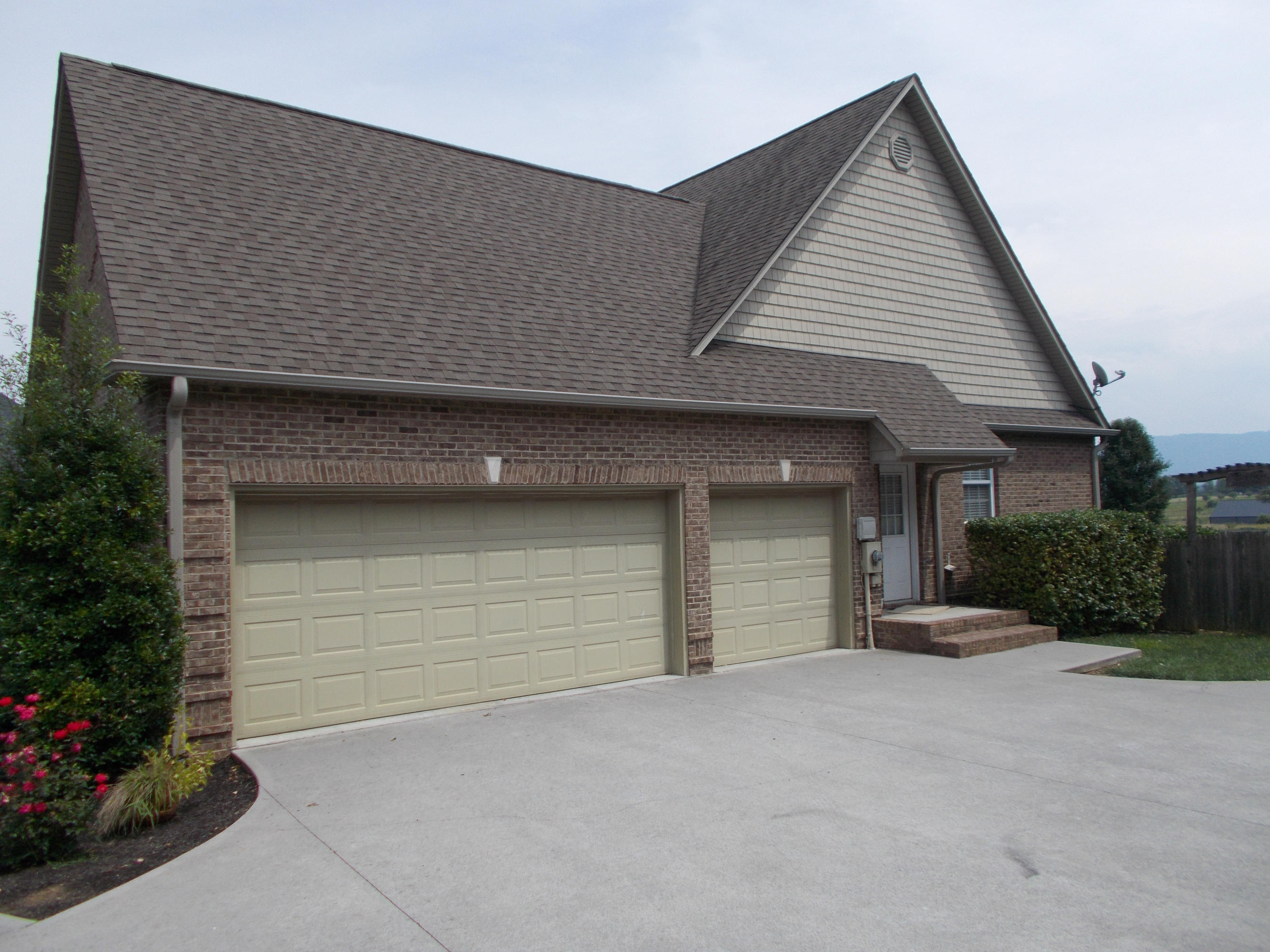 619 Green Ridge Road Seymour, TN 37865 - Photo 2 of 40 Spacious garages