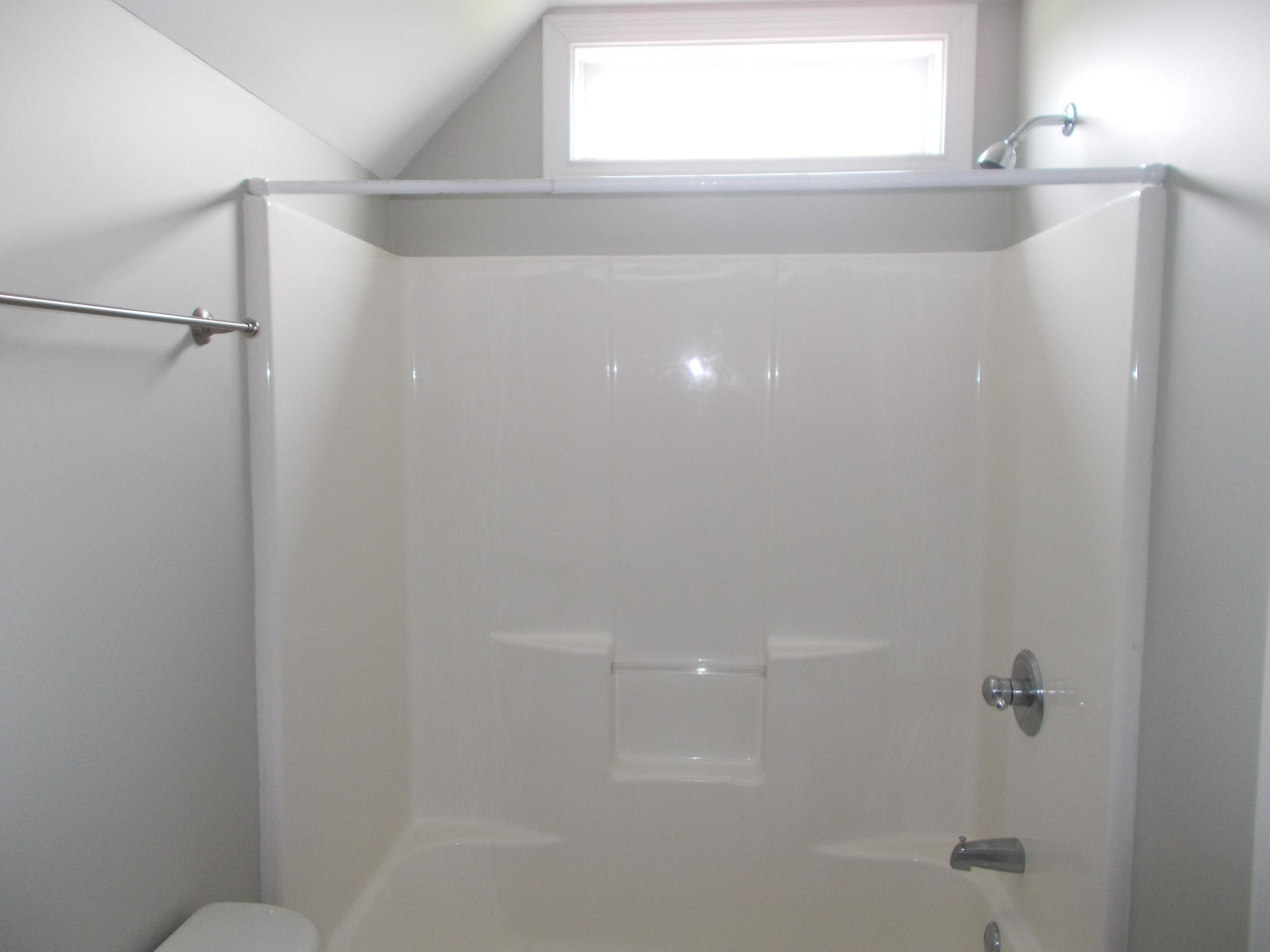 619 Green Ridge Road Seymour, TN 37865 - Photo 31 of 40 Upstairs guest Tub and shower