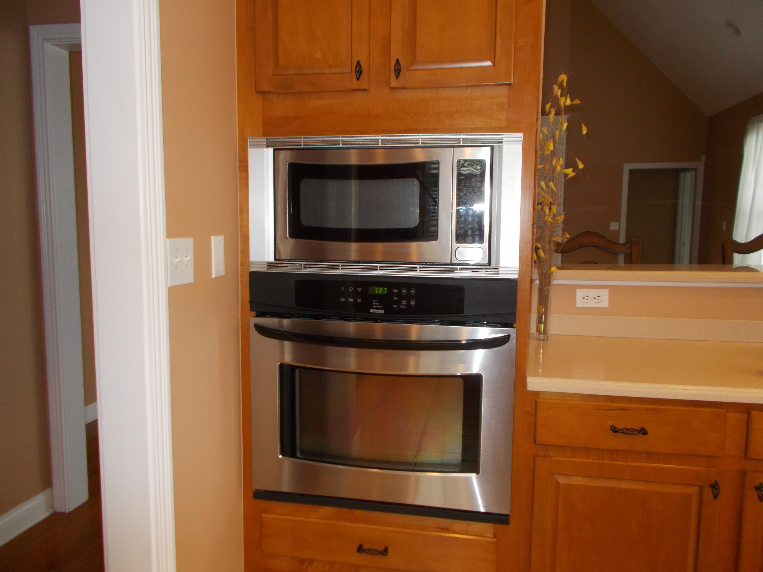 619 Green Ridge Road Seymour, TN 37865 - Photo 7 of 40 Microwave and oven