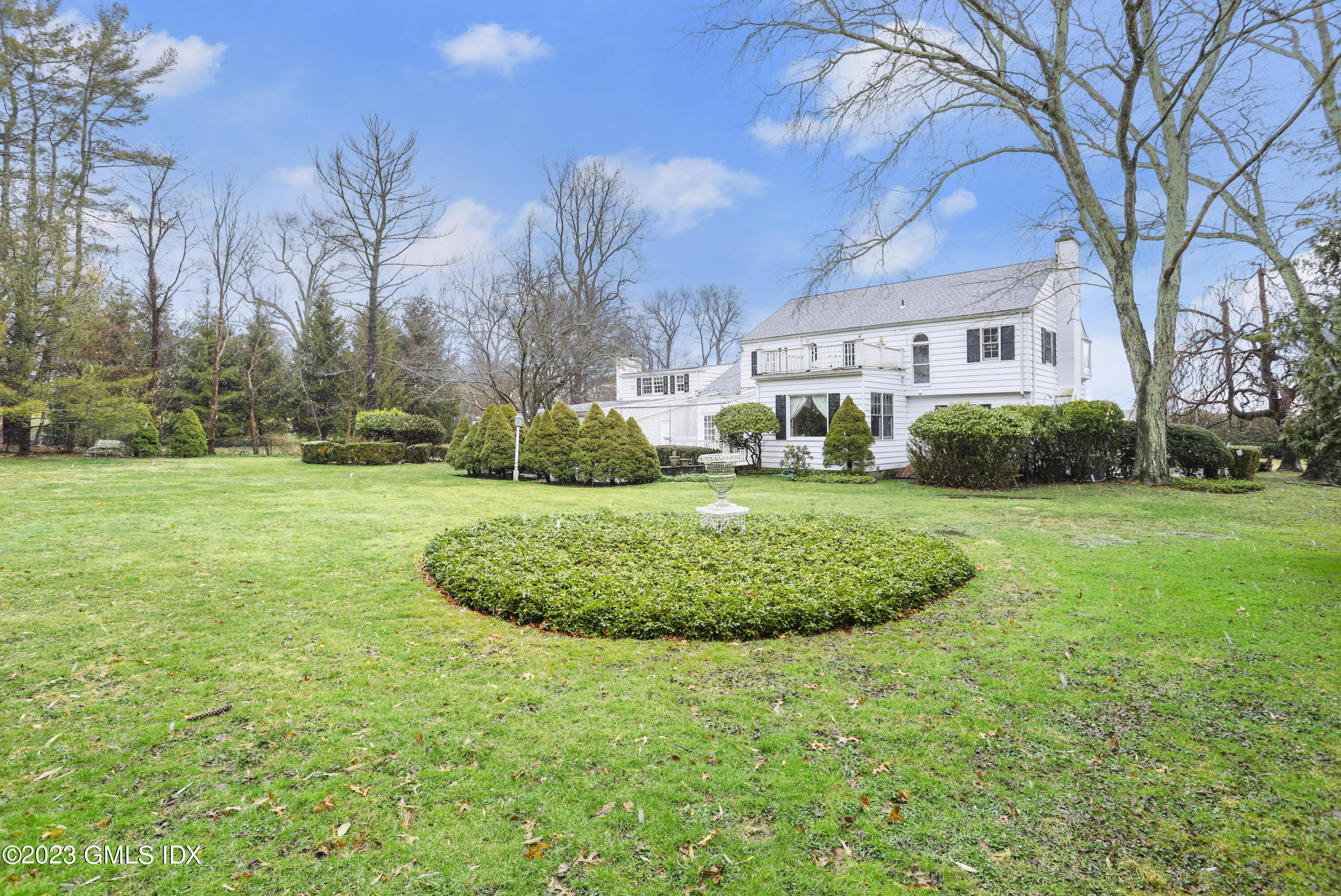 36 Golf Club Road Greenwich, CT 06830 - Photo 28 of 32 a view of a house with a garden